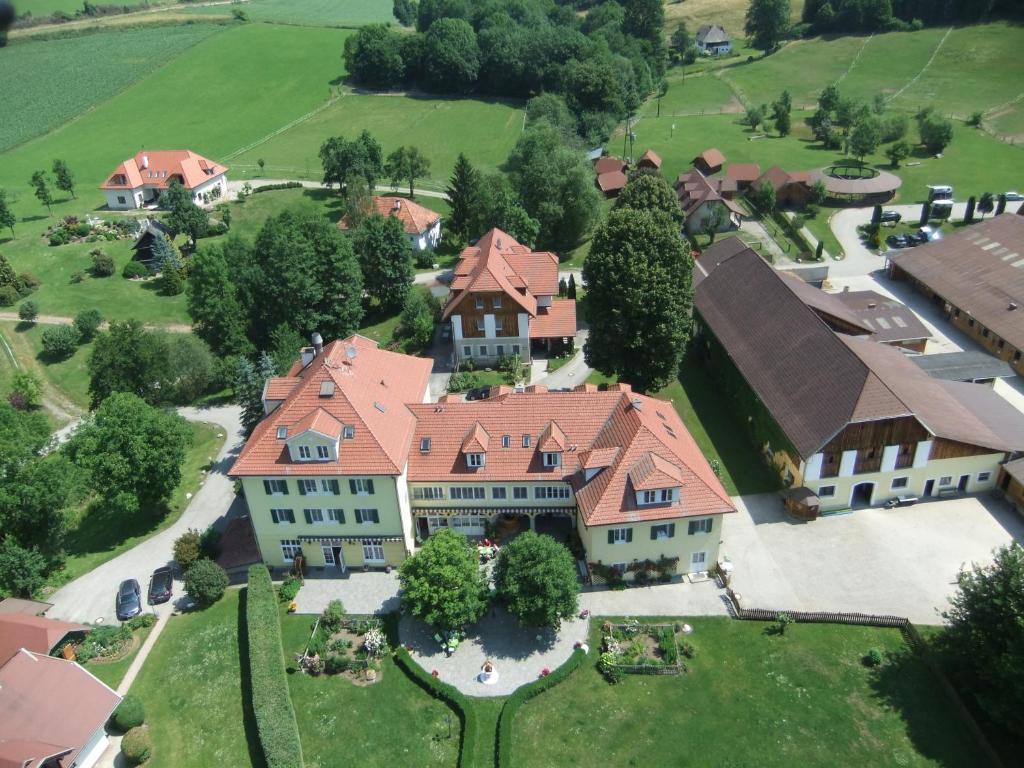 Hotel Dienstl Gut Launsdorf المظهر الخارجي الصورة